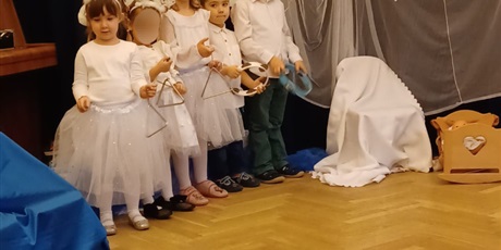 Powiększ grafikę: przedstawienia-swiateczne-w-wesolych-skrzatach-669256.jpg