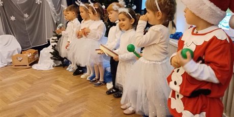 Powiększ grafikę: przedstawienia-swiateczne-w-wesolych-skrzatach-669258.jpg