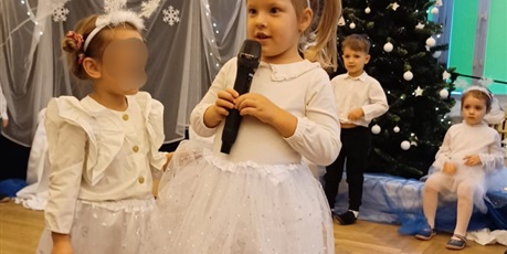 Powiększ grafikę: przedstawienia-swiateczne-w-wesolych-skrzatach-669260.jpg