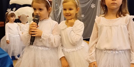 Powiększ grafikę: przedstawienia-swiateczne-w-wesolych-skrzatach-669262.jpg