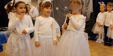 Powiększ grafikę: przedstawienia-swiateczne-w-wesolych-skrzatach-669264.jpg