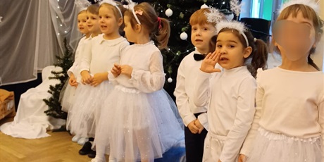 Powiększ grafikę: przedstawienia-swiateczne-w-wesolych-skrzatach-669265.jpg