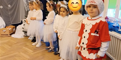 Powiększ grafikę: przedstawienia-swiateczne-w-wesolych-skrzatach-669268.jpg