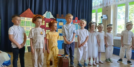 Powiększ grafikę: przedstawienie-spacer-po-gdansku-w-wykonaniu-dzieci-z-grupy-elfy-695743.jpg
