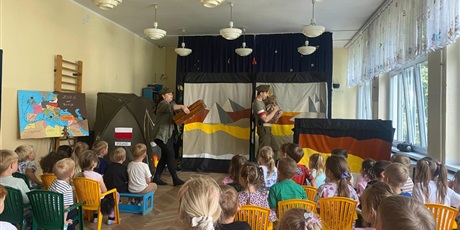 Powiększ grafikę: przedstawienie-teatralne-pt-historia-misia-wojtka-708328.jpg