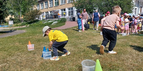 Powiększ grafikę: przedszkolny-dzien-sportu-w-wesolych-skrzatach-699216.jpg