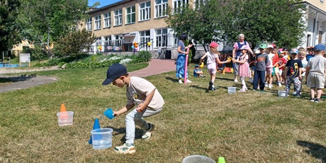 Powiększ grafikę: przedszkolny-dzien-sportu-w-wesolych-skrzatach-699220.jpg