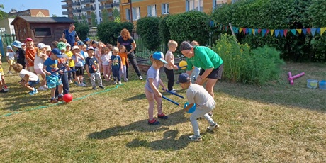 Powiększ grafikę: przedszkolny-dzien-sportu-w-wesolych-skrzatach-699223.jpg