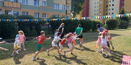Powiększ grafikę: przedszkolny-dzien-sportu-w-wesolych-skrzatach-699229.jpg