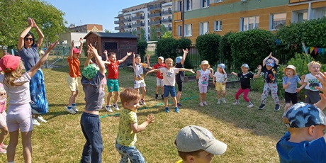 Powiększ grafikę: przedszkolny-dzien-sportu-w-wesolych-skrzatach-699230.jpg