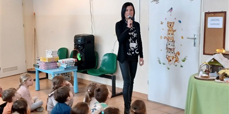 Powiększ grafikę: rozstrzygniecie-rodzinnego-konkursu-na-szopke-bozonarodzeniowa-w-przedszkolu-wesole-skrzaty-670014.jpg