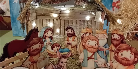 Powiększ grafikę: rozstrzygniecie-rodzinnego-konkursu-na-szopke-bozonarodzeniowa-w-przedszkolu-wesole-skrzaty-670044.jpg