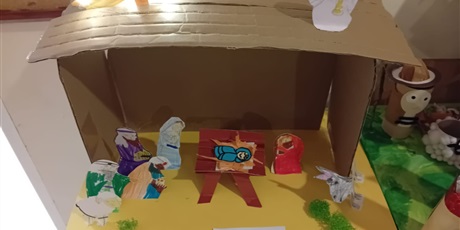 Powiększ grafikę: rozstrzygniecie-rodzinnego-konkursu-na-szopke-bozonarodzeniowa-w-przedszkolu-wesole-skrzaty-670045.jpg