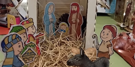 Powiększ grafikę: rozstrzygniecie-rodzinnego-konkursu-na-szopke-bozonarodzeniowa-w-przedszkolu-wesole-skrzaty-670047.jpg