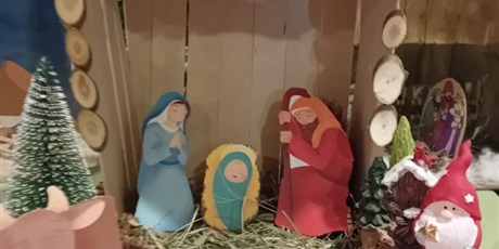 Powiększ grafikę: rozstrzygniecie-rodzinnego-konkursu-na-szopke-bozonarodzeniowa-w-przedszkolu-wesole-skrzaty-670052.jpg