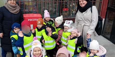 Powiększ grafikę: spacer-chochlikow-na-poczte-osiedlowa-listy-do-swietego-mikolaja-wyslane-663256.jpg