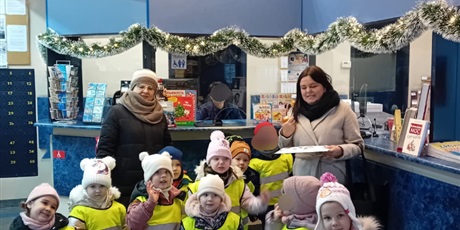 Powiększ grafikę: spacer-chochlikow-na-poczte-osiedlowa-listy-do-swietego-mikolaja-wyslane-663263.jpg