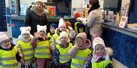 Powiększ grafikę: spacer-chochlikow-na-poczte-osiedlowa-listy-do-swietego-mikolaja-wyslane-663266.jpg