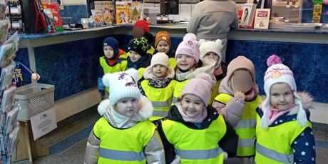 Powiększ grafikę: spacer-chochlikow-na-poczte-osiedlowa-listy-do-swietego-mikolaja-wyslane-663267.jpg