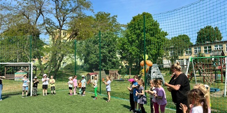 Powiększ grafikę: sportowe-spotkanie-z-uczniami-szkoly-podstawowej-nr-20-698752.jpg