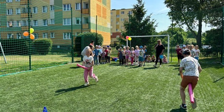 Powiększ grafikę: sportowe-spotkanie-z-uczniami-szkoly-podstawowej-nr-20-698754.jpg