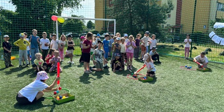 Powiększ grafikę: sportowe-spotkanie-z-uczniami-szkoly-podstawowej-nr-20-698759.jpg