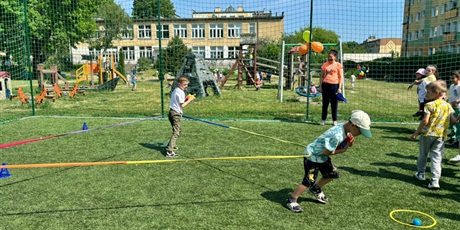 Powiększ grafikę: sportowe-spotkanie-z-uczniami-szkoly-podstawowej-nr-20-698761.jpg