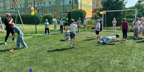 Powiększ grafikę: sportowe-spotkanie-z-uczniami-szkoly-podstawowej-nr-20-698762.jpg