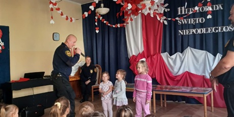 Powiększ grafikę: spotkanie-ze-straza-miejska-dzikie-zwierzeta-w-miescie-654812.jpg