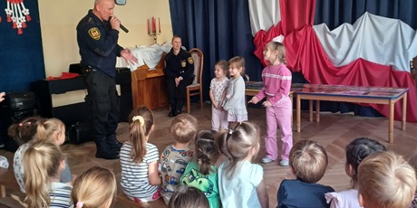 Powiększ grafikę: spotkanie-ze-straza-miejska-dzikie-zwierzeta-w-miescie-654813.jpg