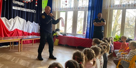 Powiększ grafikę: spotkanie-ze-straza-miejska-dzikie-zwierzeta-w-miescie-655231.jpg