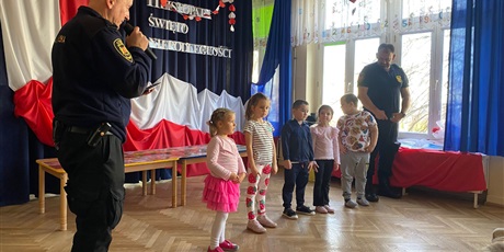 Powiększ grafikę: spotkanie-ze-straza-miejska-dzikie-zwierzeta-w-miescie-655236.jpg