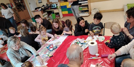 Powiększ grafikę: swiateczne-warsztaty-wielkanocne-z-rodzicami-w-przedszkolu-wesole-skrzaty-684659.jpg