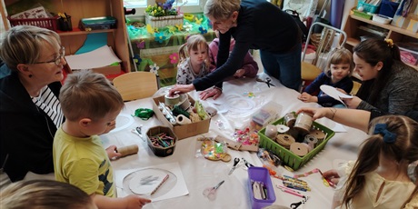 Powiększ grafikę: swiateczne-warsztaty-wielkanocne-z-rodzicami-w-przedszkolu-wesole-skrzaty-684661.jpg