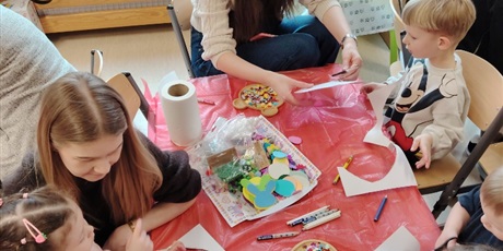 Powiększ grafikę: swiateczne-warsztaty-wielkanocne-z-rodzicami-w-przedszkolu-wesole-skrzaty-684663.jpg