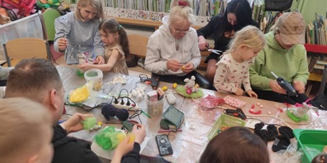 Powiększ grafikę: swiateczne-warsztaty-wielkanocne-z-rodzicami-w-przedszkolu-wesole-skrzaty-684666.jpg