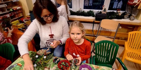 Powiększ grafikę: swiateczne-warsztaty-z-rodzicami-w-przedszkolu-wesole-skrzaty-663337.jpg