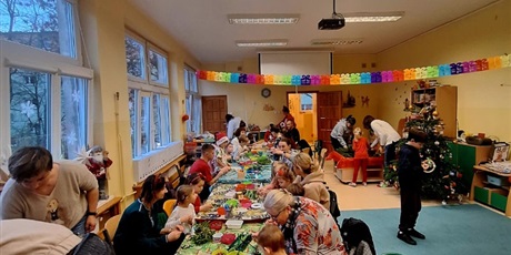 Powiększ grafikę: swiateczne-warsztaty-z-rodzicami-w-przedszkolu-wesole-skrzaty-663339.jpg