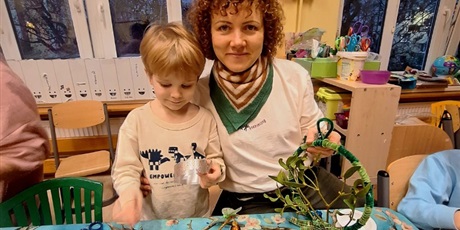 Powiększ grafikę: swiateczne-warsztaty-z-rodzicami-w-przedszkolu-wesole-skrzaty-663344.jpg