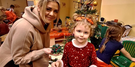 Powiększ grafikę: swiateczne-warsztaty-z-rodzicami-w-przedszkolu-wesole-skrzaty-663345.jpg