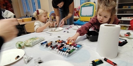 Powiększ grafikę: swiateczne-warsztaty-z-rodzicami-w-przedszkolu-wesole-skrzaty-663355.jpg