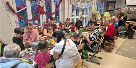 Powiększ grafikę: swiateczne-warsztaty-z-rodzicami-w-przedszkolu-wesole-skrzaty-663357.jpg