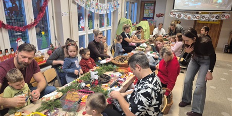 Powiększ grafikę: swiateczne-warsztaty-z-rodzicami-w-przedszkolu-wesole-skrzaty-663358.jpg