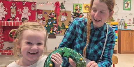 Powiększ grafikę: swiateczne-warsztaty-z-rodzicami-w-przedszkolu-wesole-skrzaty-664772.jpg