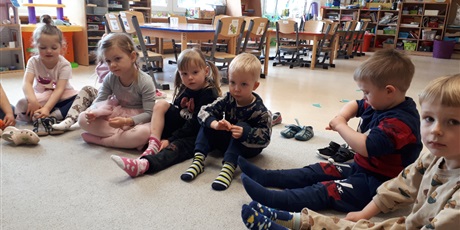 Powiększ grafikę: swiatowy-dzien-osob-z-zespolem-downa-dzien-kolorowej-skarpetki-683339.jpg