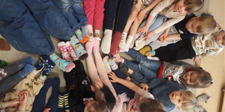 Powiększ grafikę: swiatowy-dzien-osob-z-zespolem-downa-dzien-kolorowej-skarpetki-683342.jpg