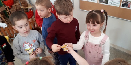 Powiększ grafikę: swiatowy-dzien-osob-z-zespolem-downa-dzien-kolorowej-skarpetki-683363.jpg