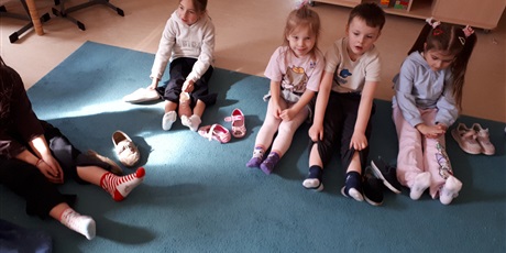 Powiększ grafikę: swiatowy-dzien-osob-z-zespolem-downa-dzien-kolorowej-skarpetki-683371.jpg