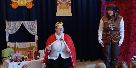 Powiększ grafikę: teatrzyk-nauczyciele-dzieciom-kopciuszek-625824.jpg