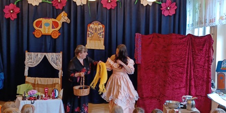 Powiększ grafikę: teatrzyk-nauczyciele-dzieciom-kopciuszek-625827.jpg